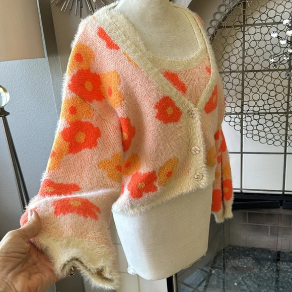 willow root cardigan and tank top set size medium orange daisys NWOT - Picture 10 of 10